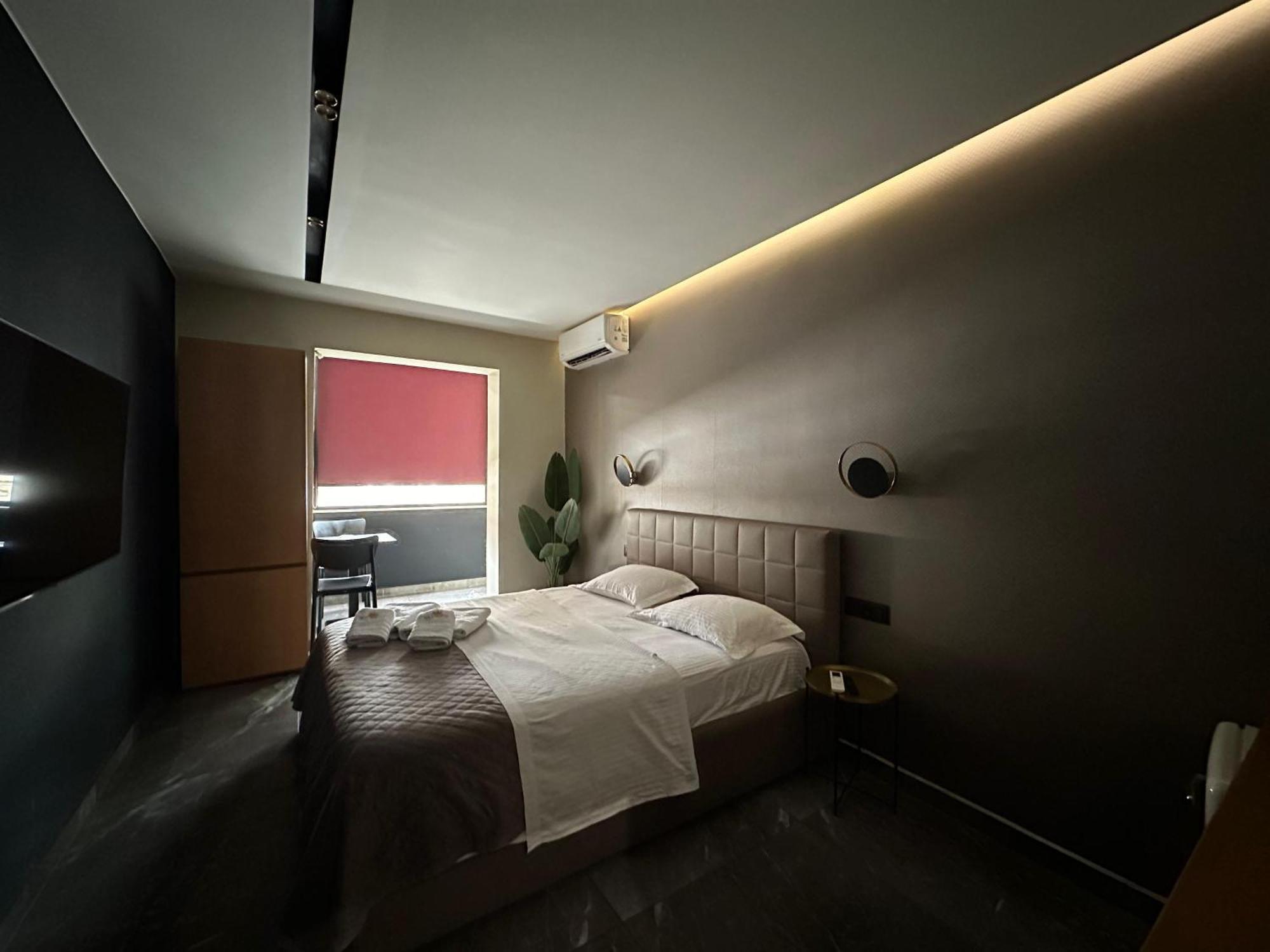 La Mirage & Apartamento Tirana